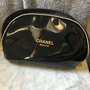 Chanel makeup bag, nice and roomy zipper fasten, patent look .. very chic!